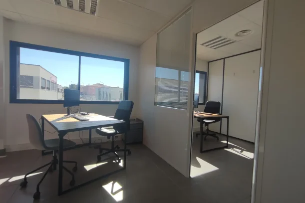 Bureau privé - 13090 - 7 postes - 850€