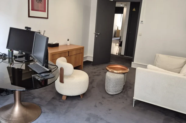 Bureau privé - 75016 - 3 postes - 2500€