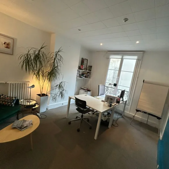 Bureau privé 16 m² 4 postes Location bureau Rue de Turbigo Paris 75001 - photo 4
