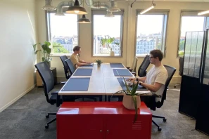 Open Space - 75010 - 8 postes - 350€