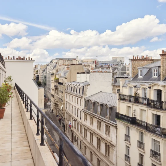 Bureau privé 28 m² 4 postes Coworking Rue de Laborde Paris 75008 - photo 5