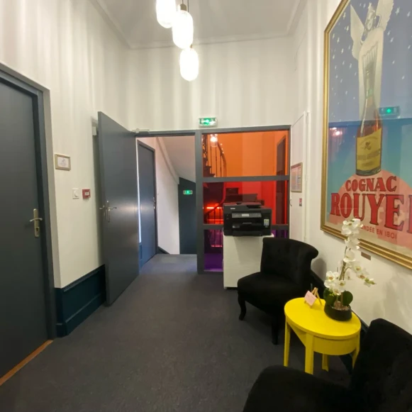 Bureau privé 17 m² 1 poste Location bureau Avenue Port Mahon Charente-Maritime 17400 - photo 10