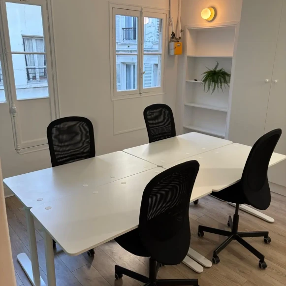 Bureau privé 50 m² 10 postes Location bureau Rue du Colisée Paris 75008 - photo 4