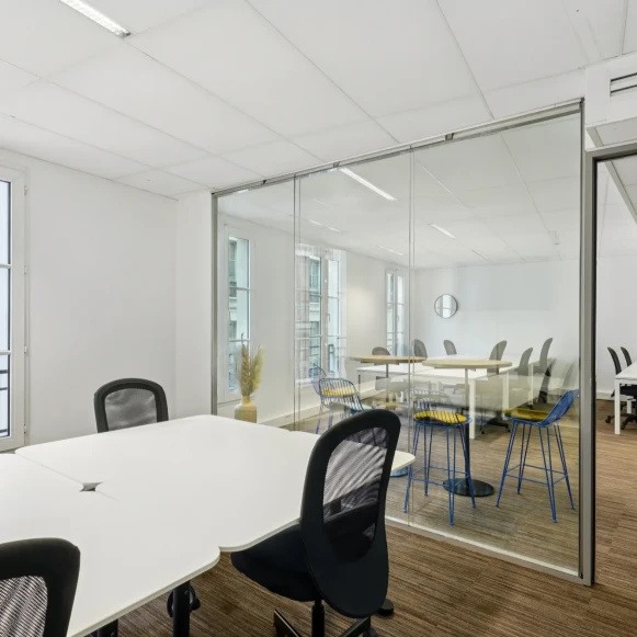 Espace indépendant 80 m² 16 postes Location bureau Rue Saint-Marc Paris 75002 - photo 5