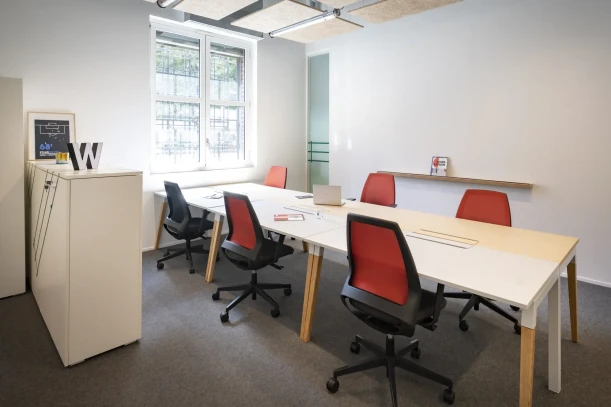 Bureau privé - 75018 - 8 postes - 1560€