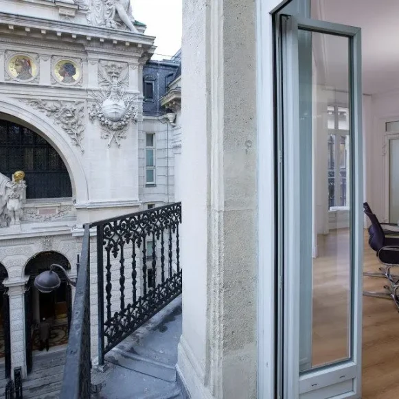 Bureau privé 16 m² 4 postes Coworking Rue Rougemont Paris 75009 - photo 1