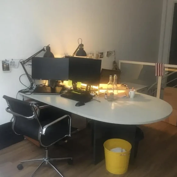 Bureau privé 15 m² 2 postes Location bureau Rue de Constantinople Paris 75008 - photo 3