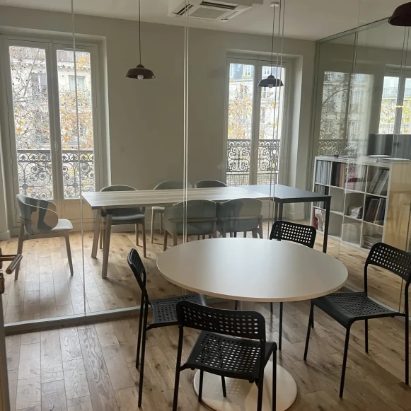 Bureau privé 50 m² 18 postes Location bureau Boulevard de Sébastopol Paris 75002 - photo 10