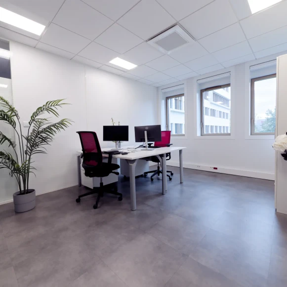 Bureau privé 15 m² 3 postes Coworking Avenue du Général de Gaulle Créteil 94000 - photo 3