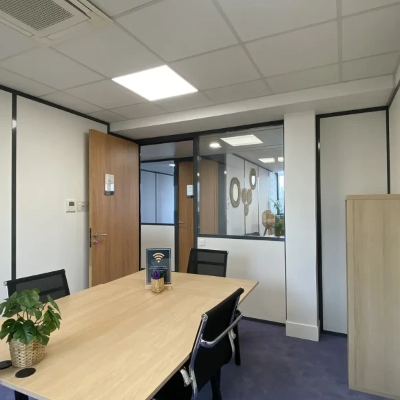 Bureau privé 18 m² 6 postes Coworking Avenue de Colmar Rueil-Malmaison 92500 - photo 6