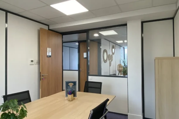 Bureau privé - 92500 - 6 postes - 1980€