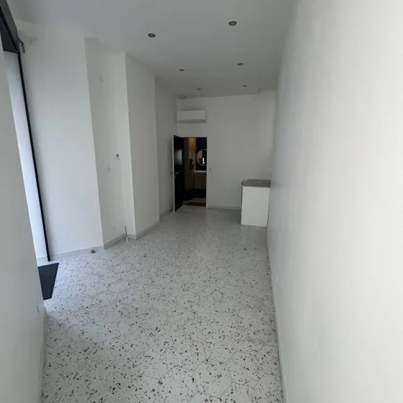 Espace indépendant 20 m² 5 postes Location bureau Rue Debelleyme Paris 75003 - photo 3