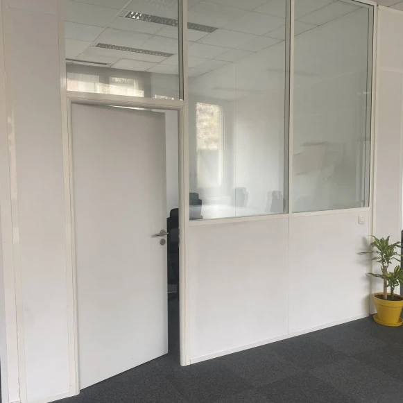 Bureau privé 13 m² 3 postes Location bureau Rue Edmond Michelet Bordeaux 33000 - photo 3