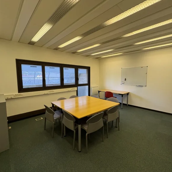 Bureau privé 2 m² 2 postes Coworking Esplanade de la Commune de Paris Noisy-le-Grand 93160 - photo 1