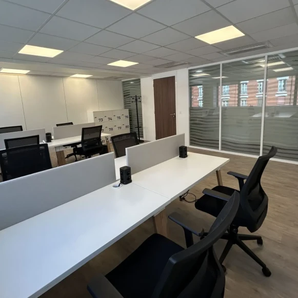 Bureau privé 60 m² 10 postes Coworking Boulevard Gouvion-Saint-Cyr Paris 75017 - photo 1