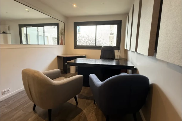 Bureau privé - 92300 - 3 postes - 1260€