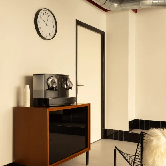 Bureau privé 10 m² 1 poste Coworking Rue Marcadet Paris 75018 - photo 3