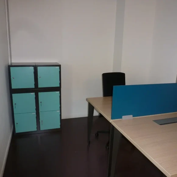 Bureau privé 12 m² 3 postes Location bureau Place de Touraine Versailles 78000 - photo 6