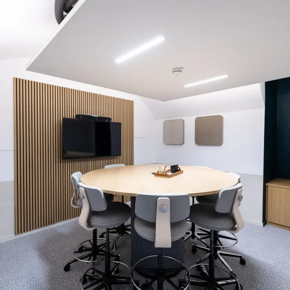 Bureau privé 243 m² 37 postes Location bureau Rue La Boétie Paris 75008 - photo 2