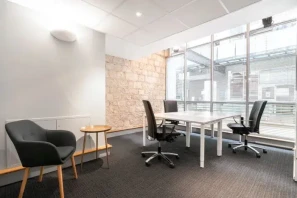 Bureau privé - 13002 - 30 postes - 14235€