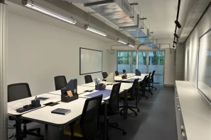 Open Space - 33130 - 12 postes - 275€