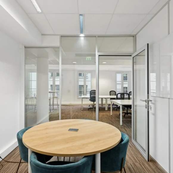 Espace indépendant 80 m² 16 postes Location bureau Rue Saint-Marc Paris 75002 - photo 6