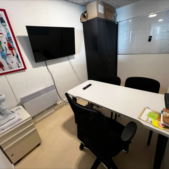 Espace indépendant 64 m² 8 postes Location bureau Rue des Parisiens Asnières-sur-Seine 92600 - photo 4
