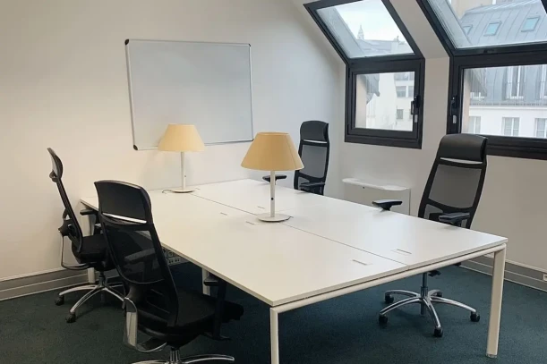 Bureau privé - 75010 - 5 postes - 2500€