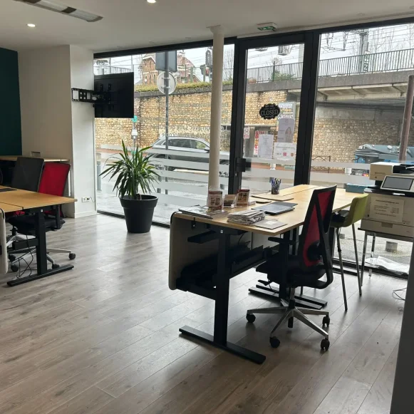 Espace indépendant 32 m² 6 postes Location bureau Rue de Jouy Chaville 92370 - photo 2