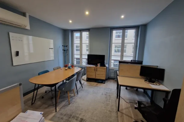 Bureau privé - 75008 - 4 postes - 2000€