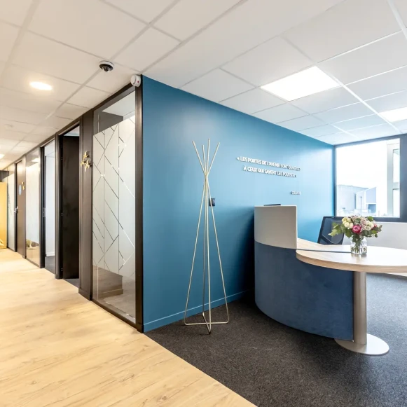 Bureau privé 10 m² 2 postes Location bureau Rue Thomas Edison Le Mans 72650 - photo 1