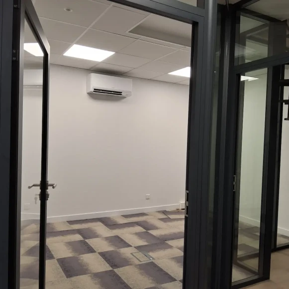Espace indépendant 250 m² 56 postes Location bureau Rue des Petits Hôtels Paris 75010 - photo 6