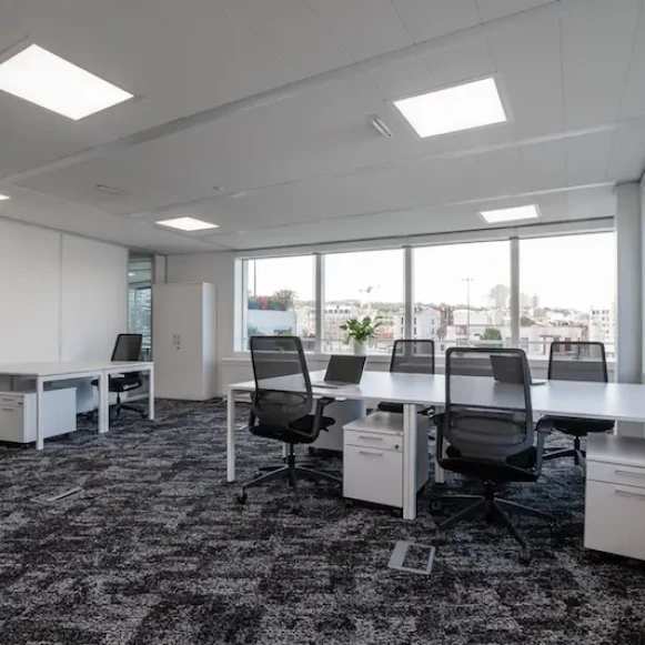 Open Space  10 postes Location bureau Rue du Gouverneur Général Éboué Issy-les-Moulineaux 92130 - photo 1