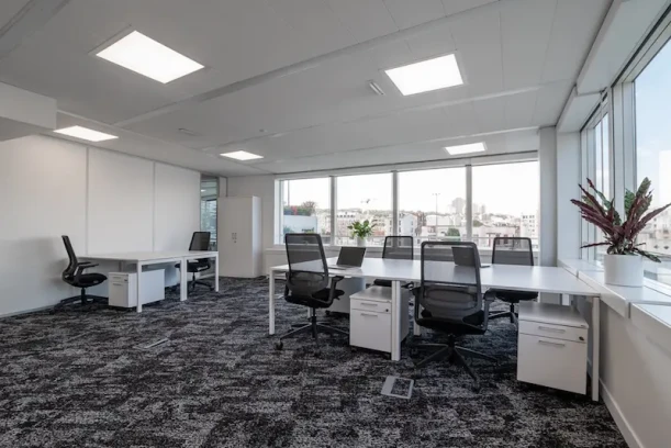 Bureau privé - 92130 - 18 postes - 7200€