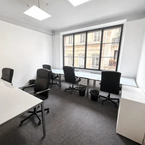 Bureau privé 16 m² 6 postes Location bureau Rue de Richelieu Paris 75002 - photo 1