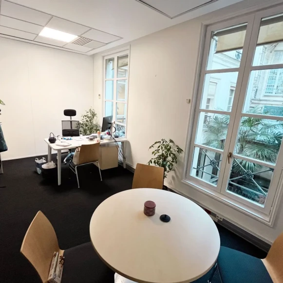 Bureau privé 16 m² 3 postes Coworking Rue Cambon Paris 75001 - photo 1