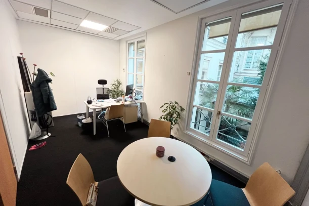 Bureau privé - 75001 - 3 postes - 2770€