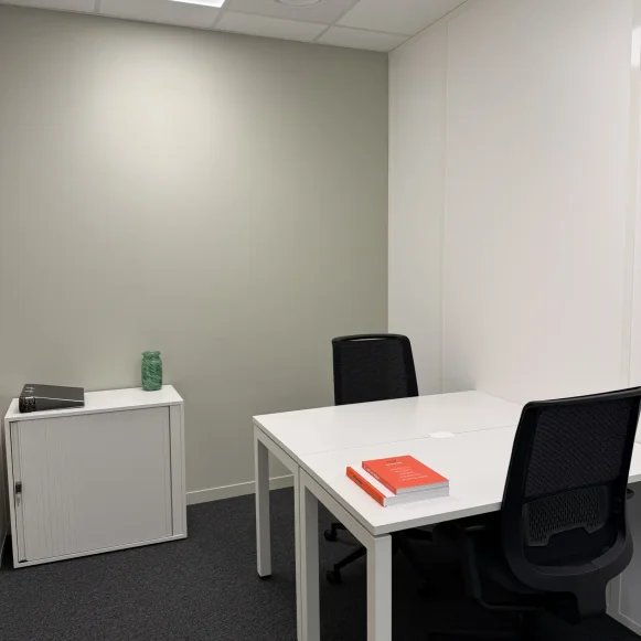 Bureau privé 8 m² 2 postes Coworking Avenue François Pignier Bourg-en-Bresse 01000 - photo 1