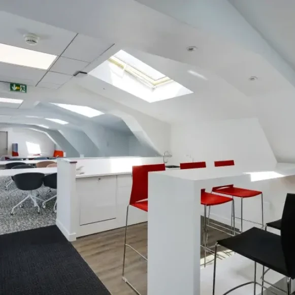 Bureau privé 102 m² 27 postes Coworking Rue de Dunkerque Paris 75010 - photo 4