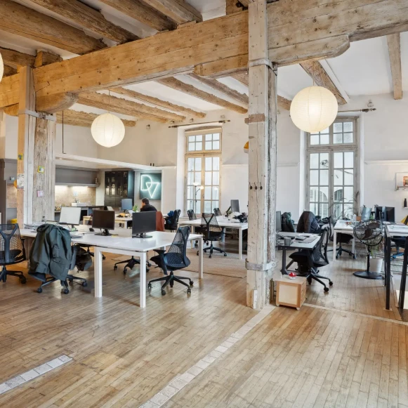 Bureau privé 30 m² 6 postes Location bureau Rue Neuve Sainte-Catherine Marseille 13007 - photo 2