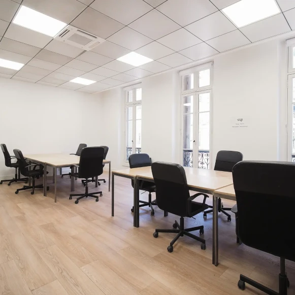 Bureau privé 30 m² 10 postes Coworking Rue de la République Marseille 13001 - photo 2