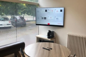 Open Space - 69600 - 5 postes - 580€