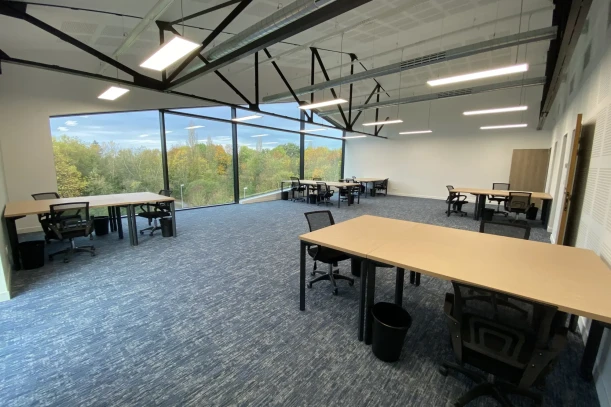 Bureau privé - 35510 - 16 postes - 6720€