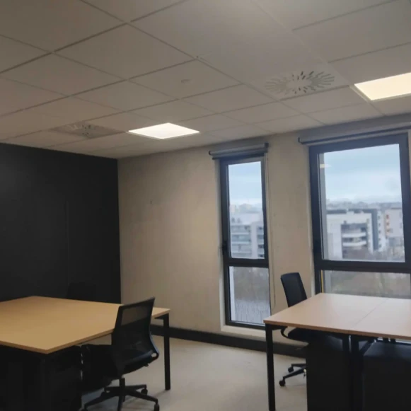 Bureau privé 28 m² 5 postes Coworking Rue Bernard Giraudeau Montpellier 34080 - photo 1