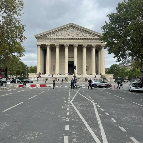 Espace indépendant 120 m² 37 postes Location bureau Rue Royale Paris 75008 - photo 3