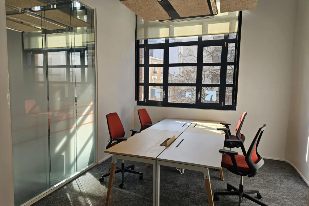 Bureau privé - 75018 - 4 postes - 2400€