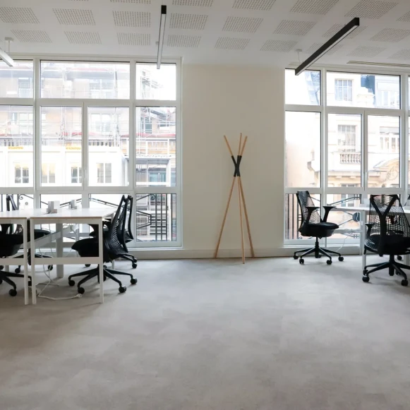 Bureau privé 30 m² 10 postes Location bureau Rue du Louvre Paris 75002 - photo 1