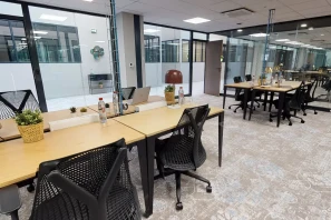 Bureau privé - 06000 - 8 postes - 2645€