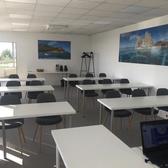 Bureau privé 18 m² 3 postes Coworking Rue Pierre Mendès France Torcy 77200 - photo 4