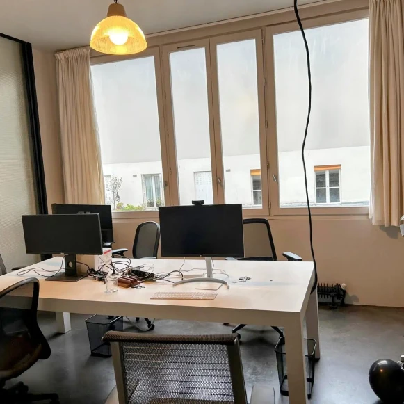 Bureau privé 21 m² 8 postes Location bureau Passage du Désir Paris 75010 - photo 3